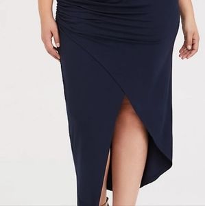 Torrid 6 shirred tulip navy midi skirt